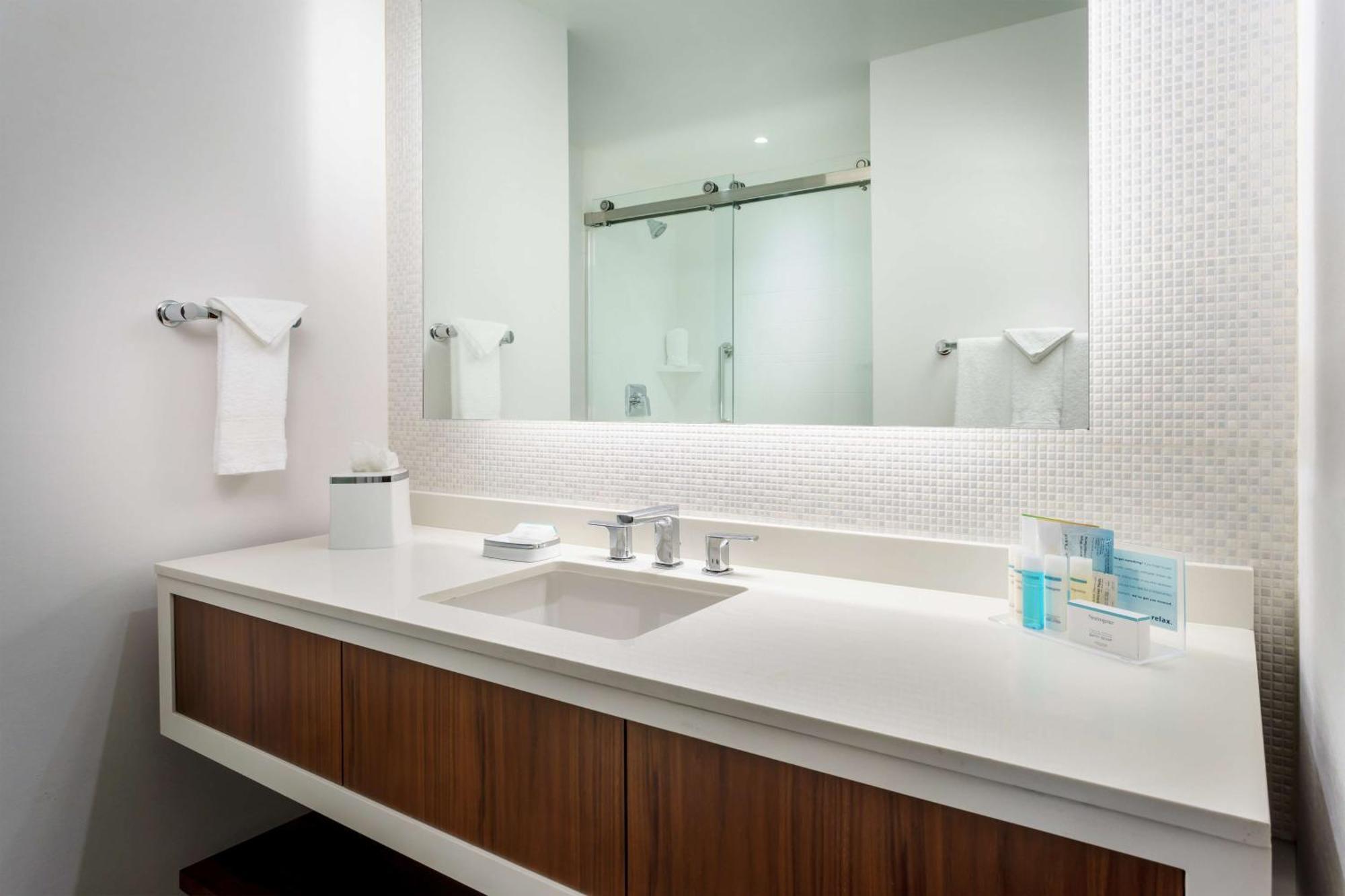 Hampton Inn & Suites Санта-Моника Экстерьер фото