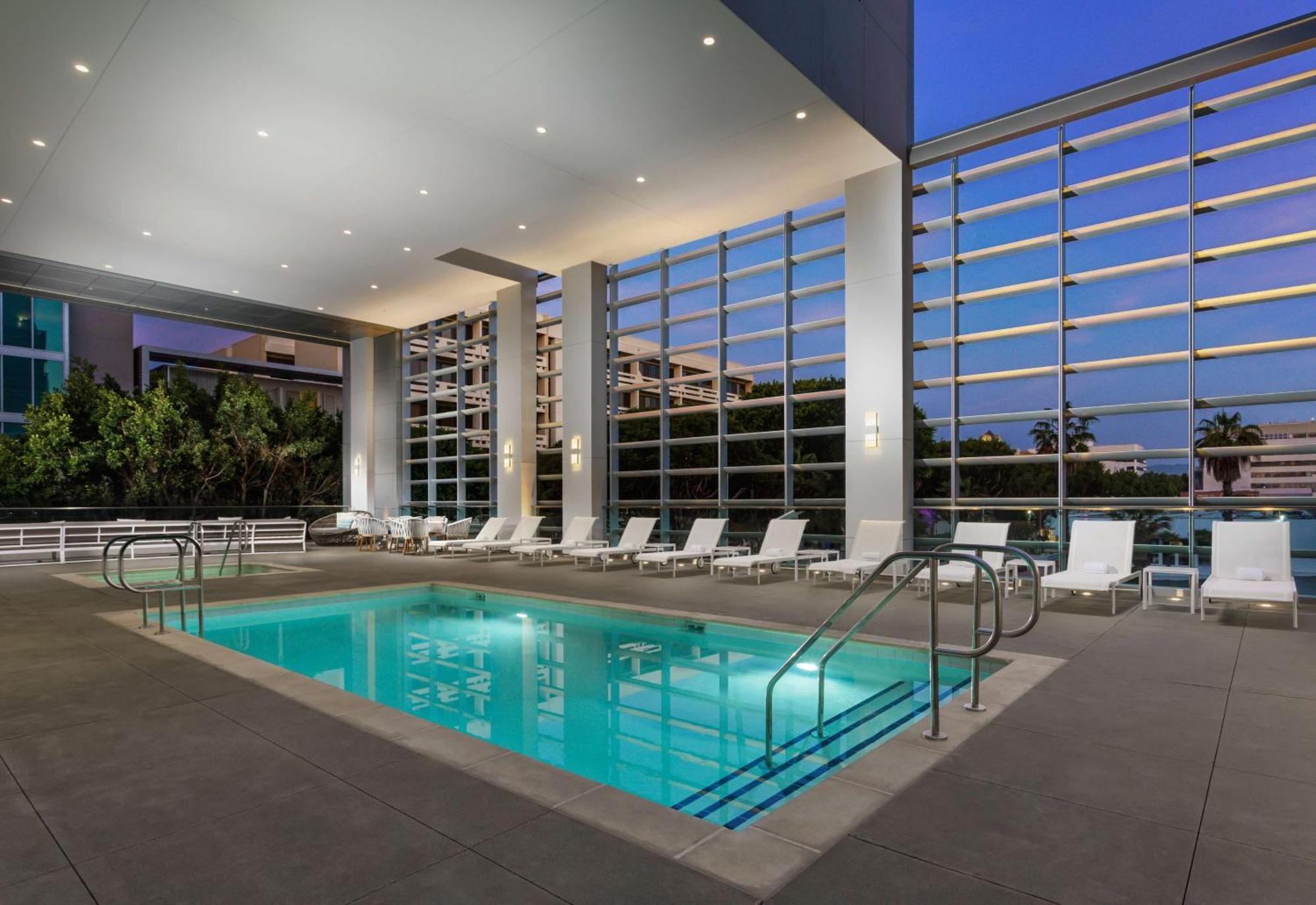 Hampton Inn & Suites Santa Monica Лос-Анджелес Экстерьер фото